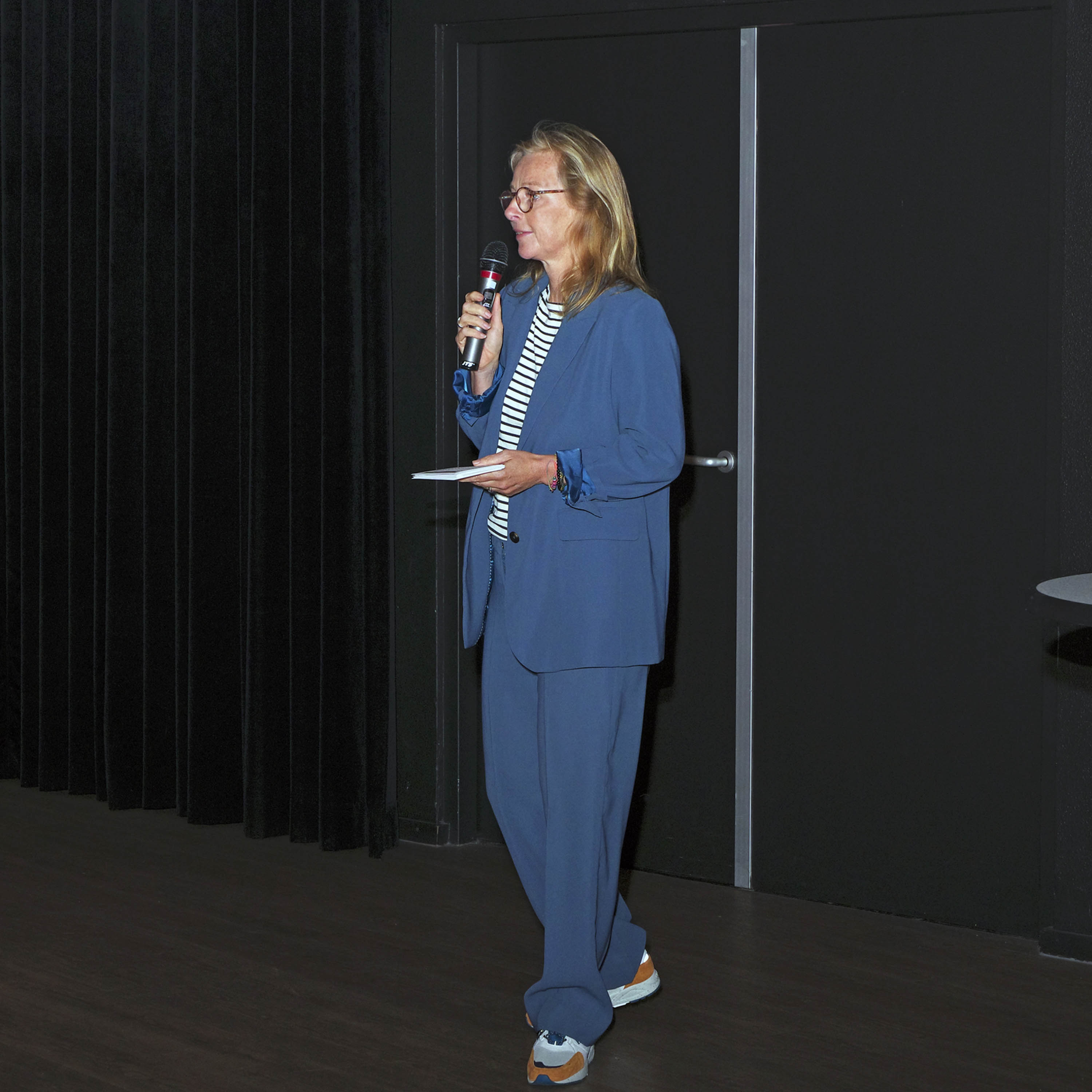 Stichting Lichter Leven Lenneke Vente aan het spreken op een evenement